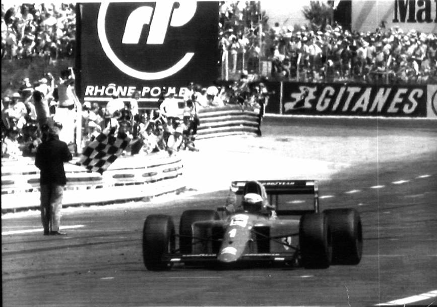 GP di Francia 1990: Prost taglia vittorioso il traguardo di Le Castellet, regalando il centesimo successo in F.1 alla Ferrari